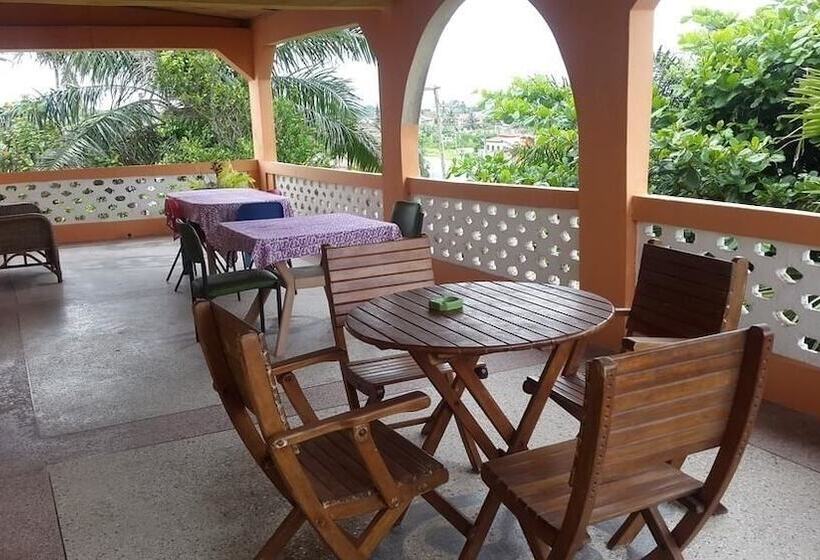 پانسیون Almond Tree Guest House