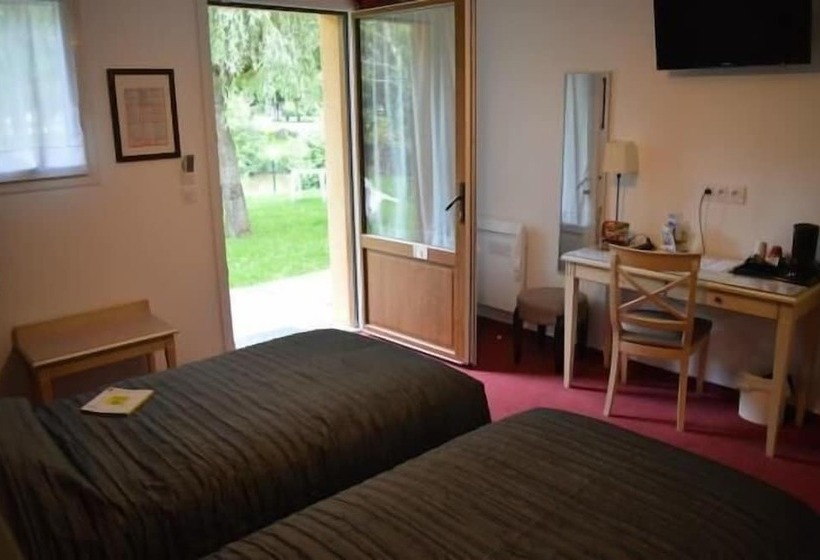 ホテル Logis Auberge Le Petit Pont