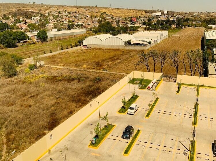 هتل Galeria Plaza Irapuato