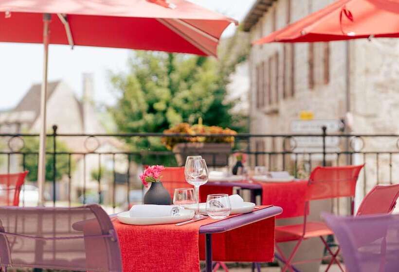 ホテル Logis Auberge De La Tour   Hôtel & Restaurants