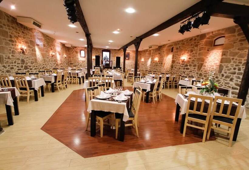 Отель Auberge De La Xaintrie