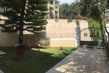 هتل Naftilos Studios