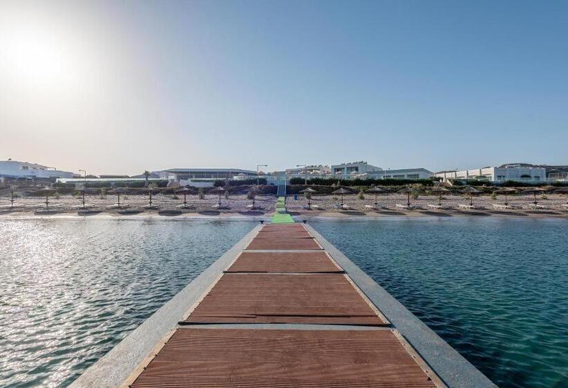 בית מלון כפרי Royal Bay Suites