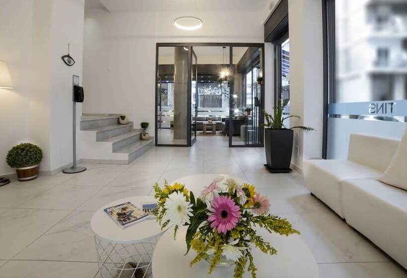 Fotos del hotel Tins Boutique Suites:  2