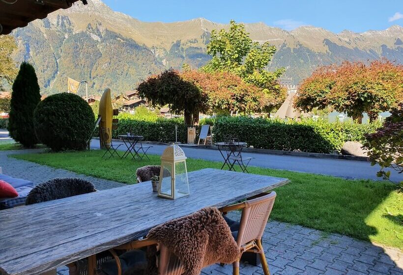 Lake Lodge Hostel
