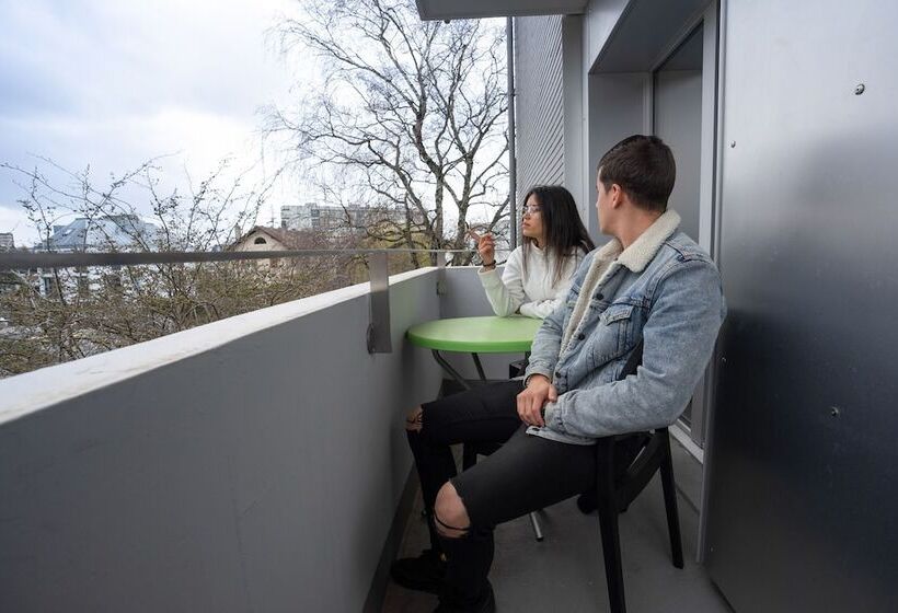 Nyon Hostel