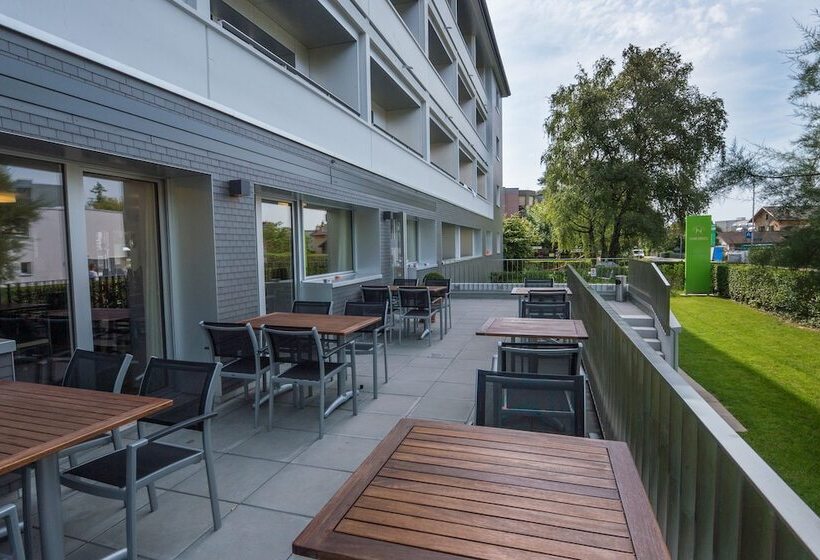 Nyon Hostel