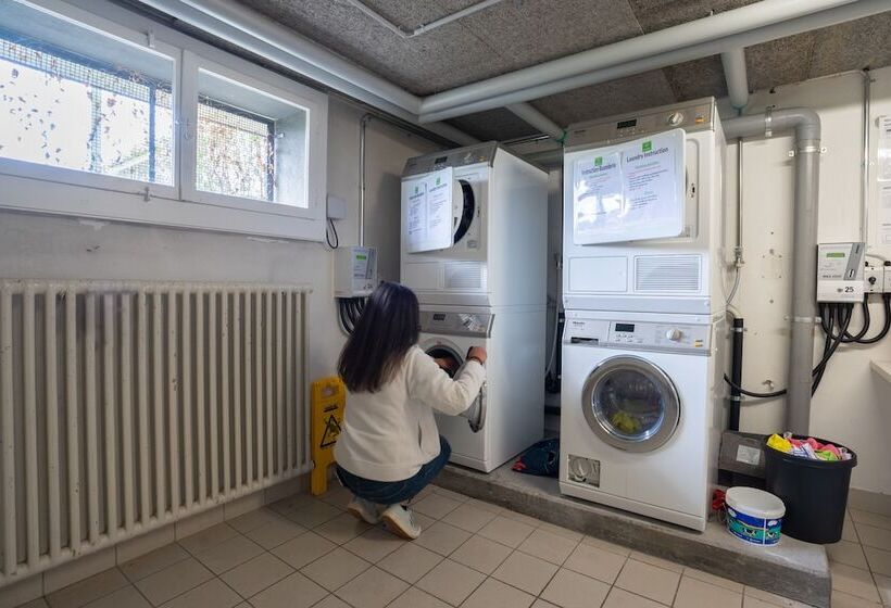 Nyon Hostel