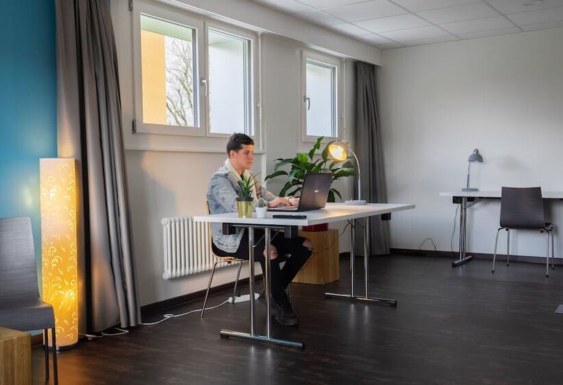 Nyon Hostel