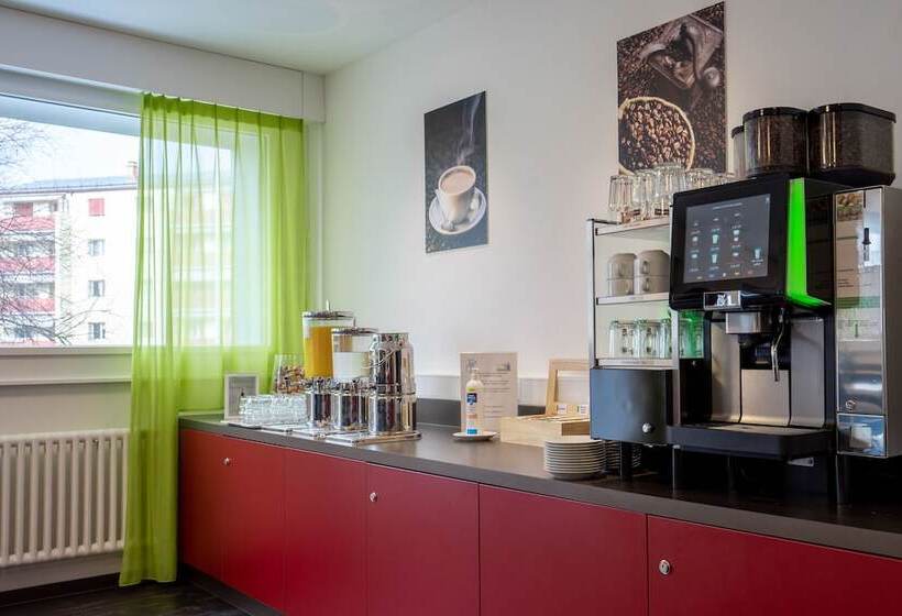 Nyon Hostel