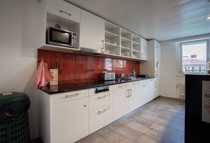 Nyon Hostel