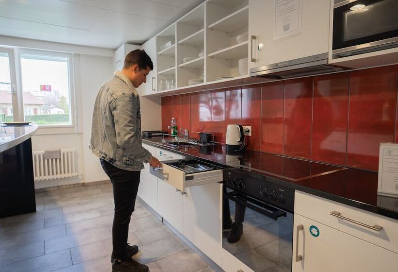 Nyon Hostel