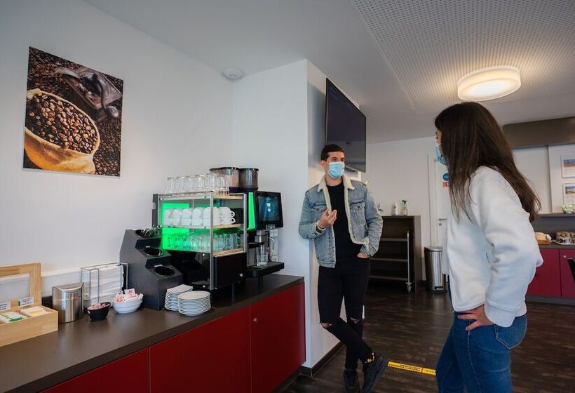 Nyon Hostel