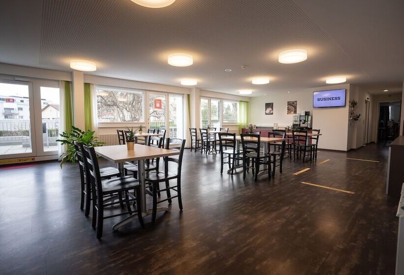 Nyon Hostel
