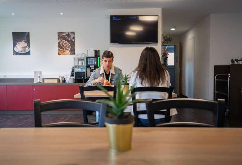 Nyon Hostel