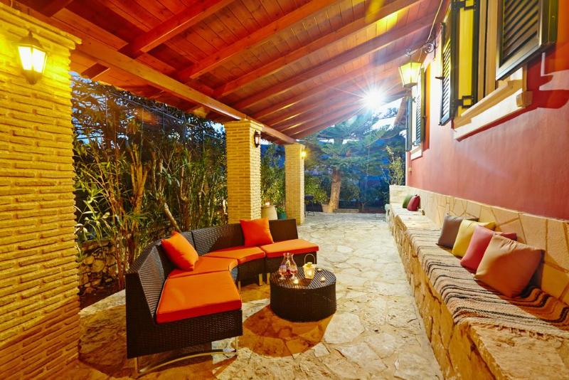 Anemelia  Villa