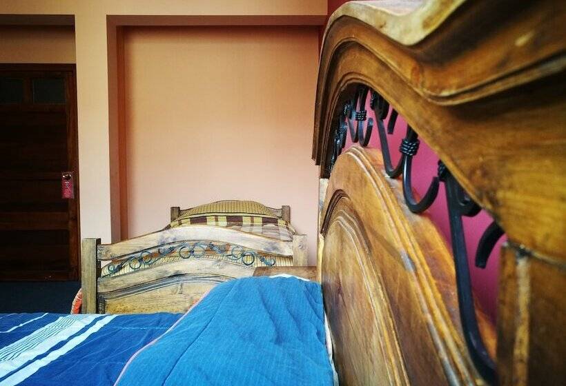 هتل Bolivian Heights Hostel