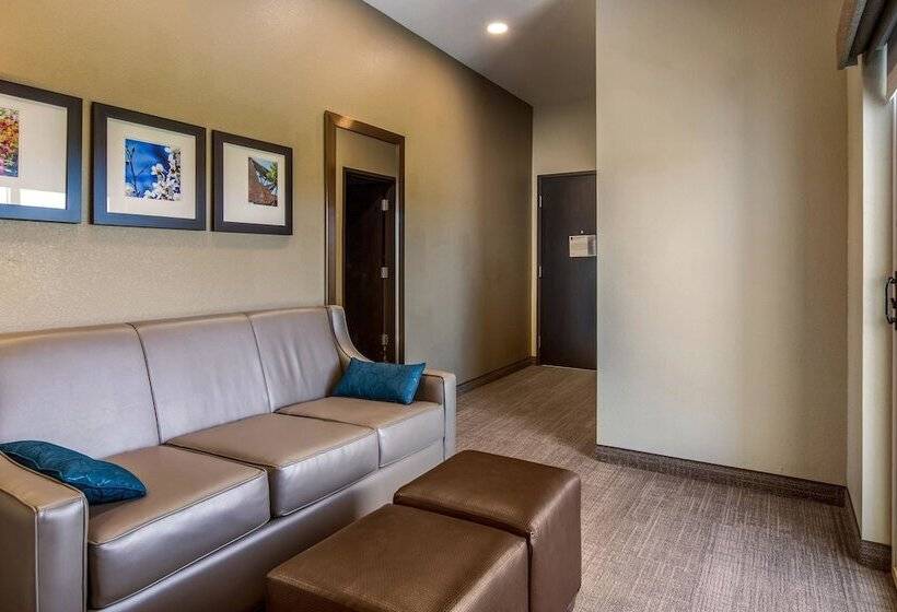 호텔 Comfort Suites