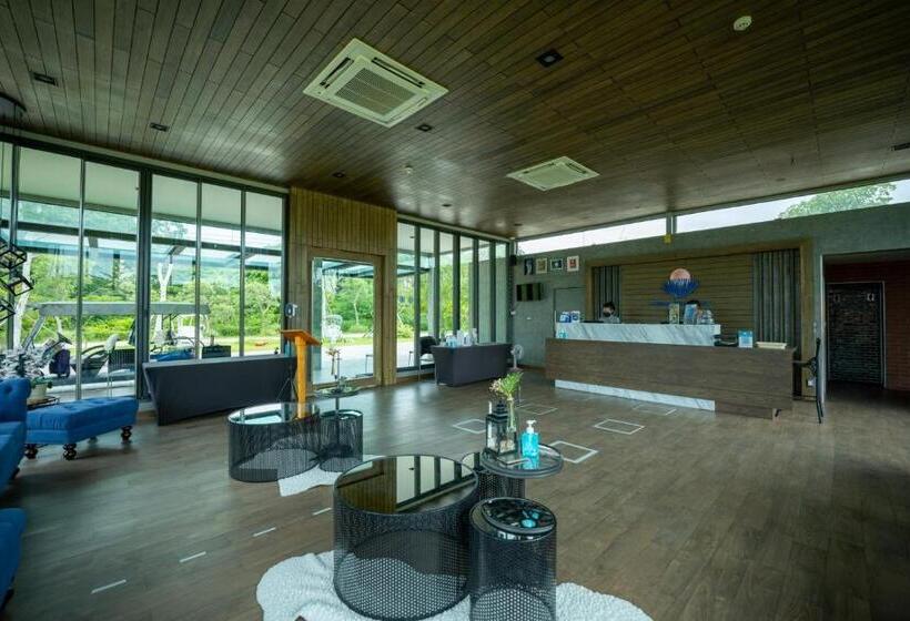 هتل Coral Tree Villa Hua Hin