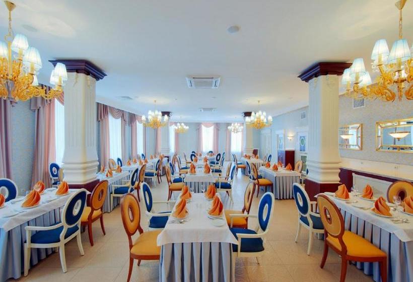 בית מלון כפרי Dvor Podznoeva  Business Building