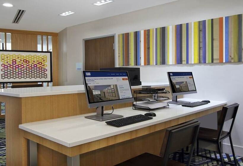 هتل Holiday Inn Express And Suites Frisco Nw