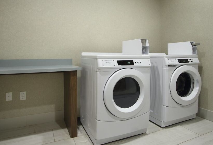 هتل Holiday Inn Express And Suites Frisco Nw