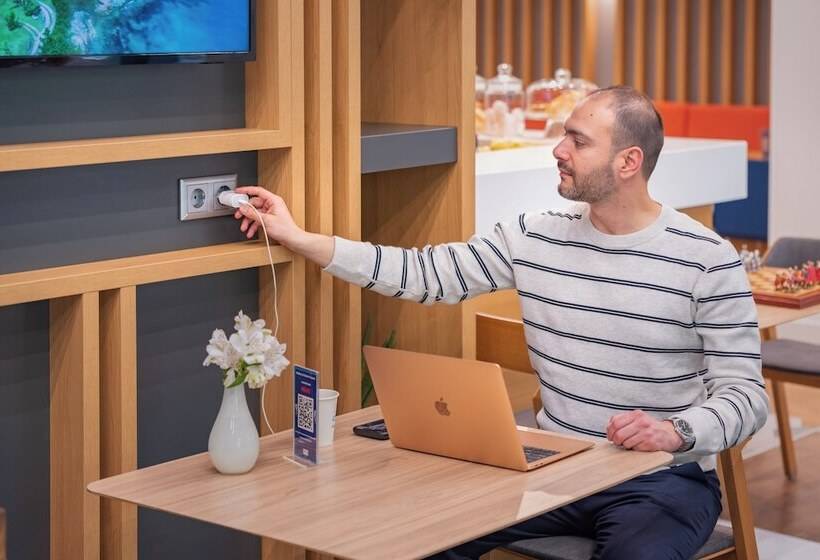 هتل Holiday Inn Express Yerevan, An Ihg