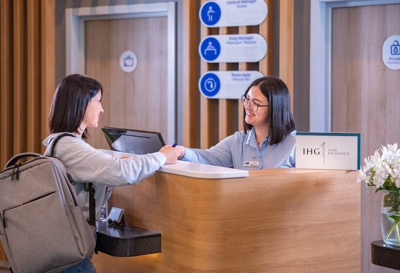هتل Holiday Inn Express Yerevan, An Ihg