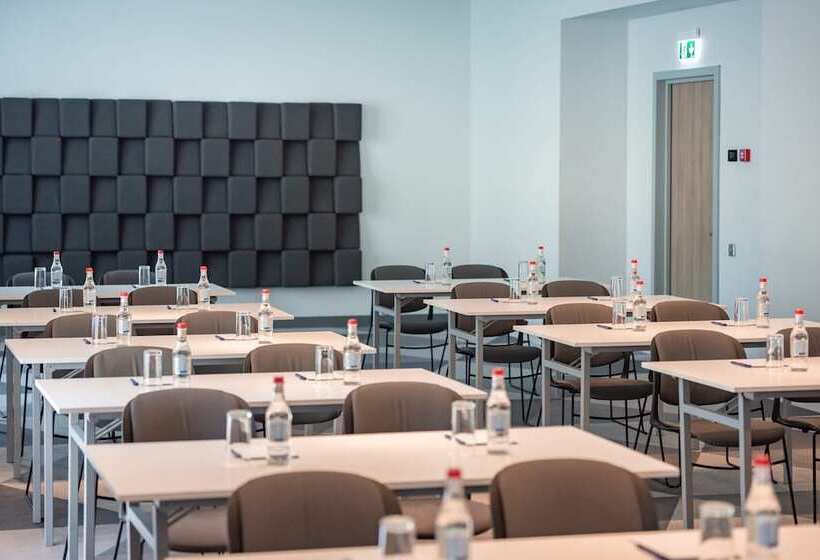 هتل Holiday Inn Express Yerevan, An Ihg