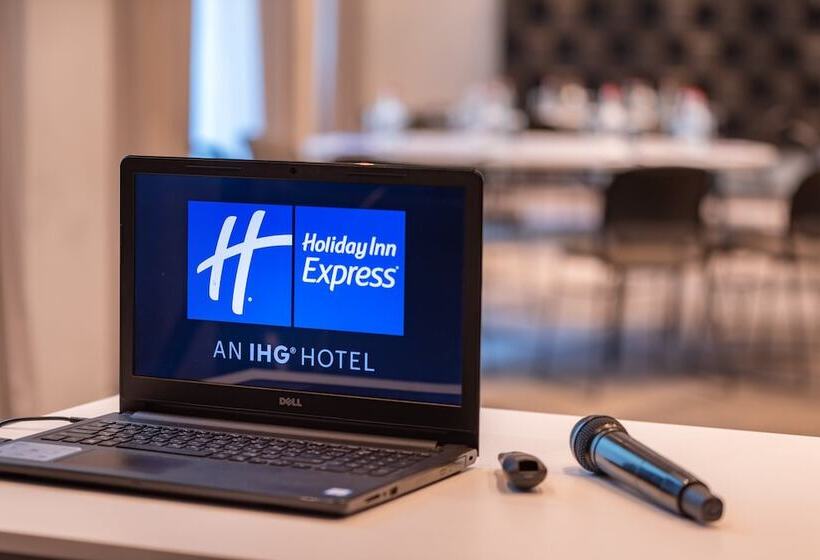 هتل Holiday Inn Express Yerevan, An Ihg