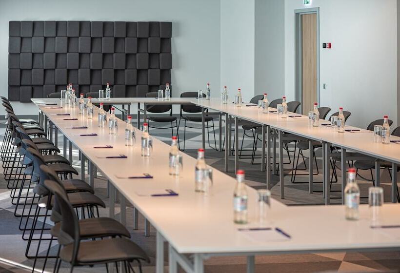 هتل Holiday Inn Express Yerevan, An Ihg