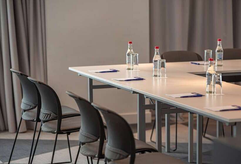 هتل Holiday Inn Express Yerevan, An Ihg