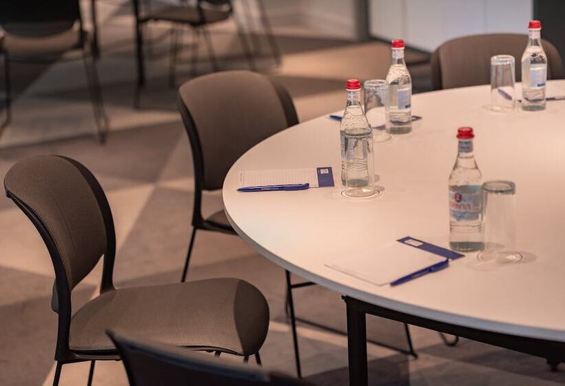 هتل Holiday Inn Express Yerevan, An Ihg