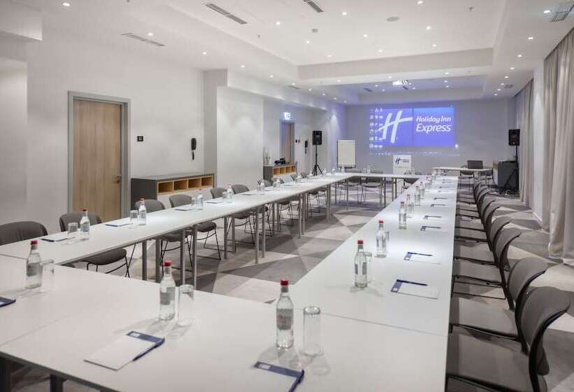 هتل Holiday Inn Express Yerevan, An Ihg
