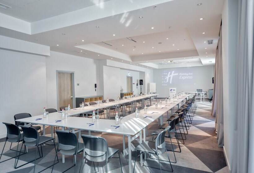 هتل Holiday Inn Express Yerevan, An Ihg