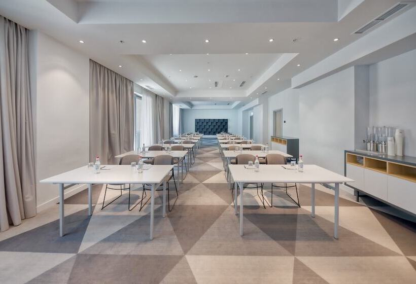 هتل Holiday Inn Express Yerevan, An Ihg