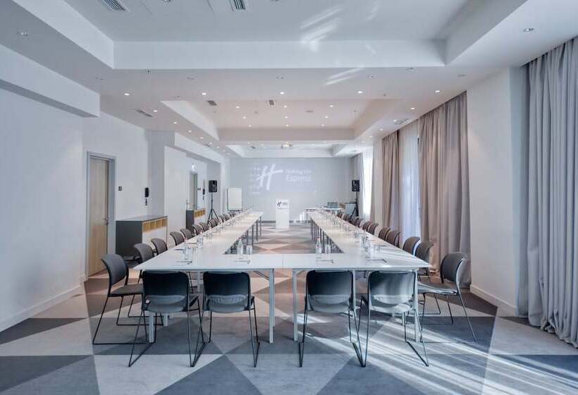 هتل Holiday Inn Express Yerevan, An Ihg