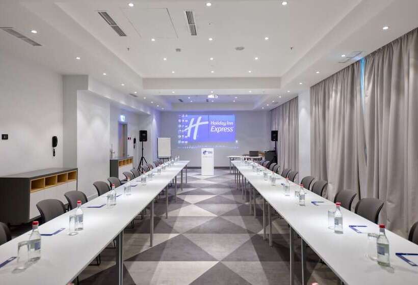 هتل Holiday Inn Express Yerevan, An Ihg