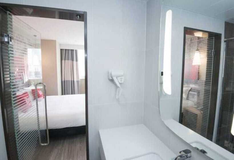 هتل Ibis Luoyang Baolong Square