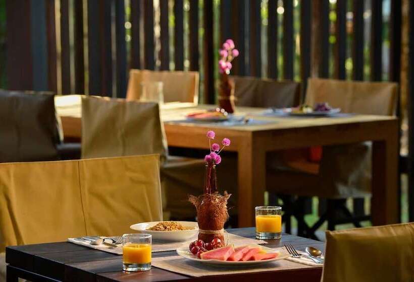Отель Mitchell Falls Wilderness Lodge