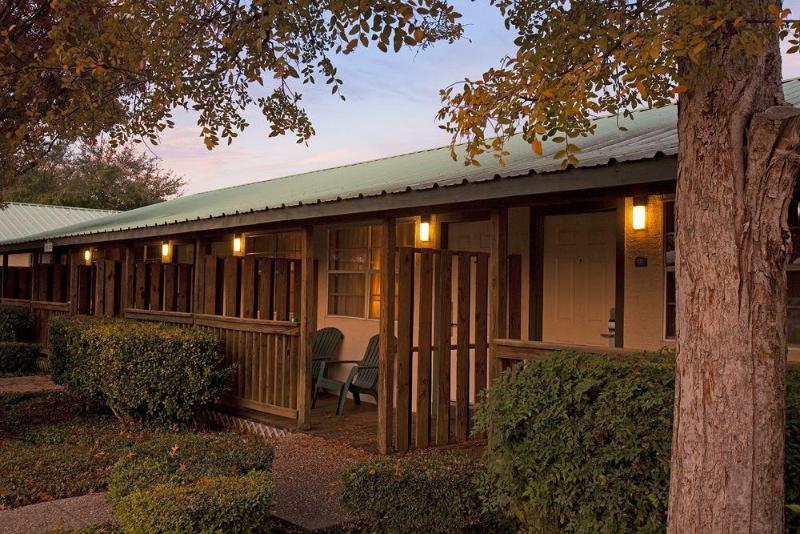 בית מלון כפרי Salado Creek Villas