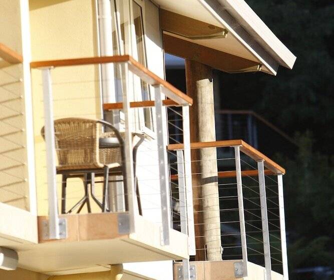 هتل Tathra Beach House Holiday Apartments