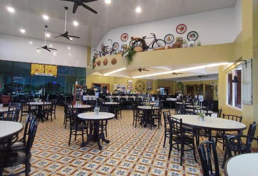 هتل Bukit Merah Laketown Resort