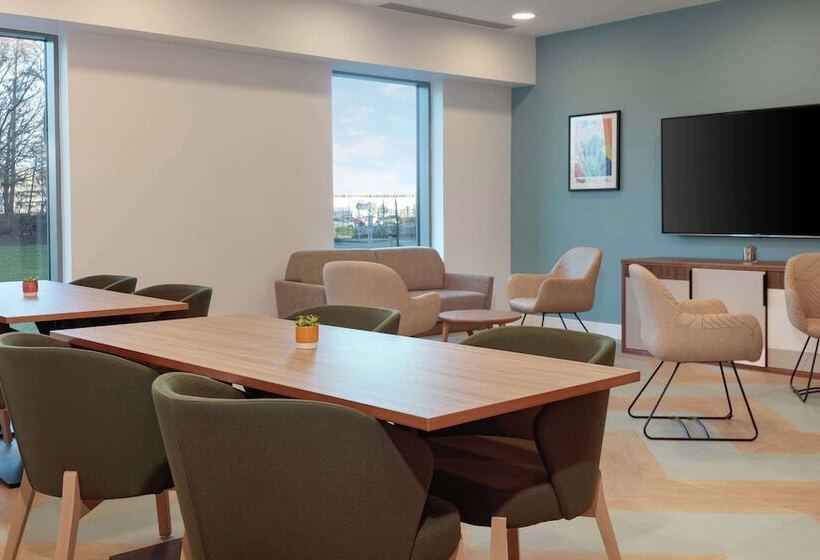 Fotos del hotel Hampton By Hilton Edinburgh Airport:  71