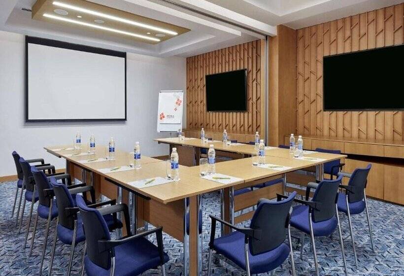 هتل Hilton Garden Inn Muscat Al Khuwair