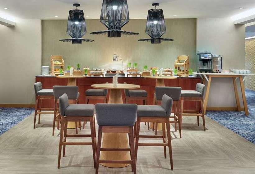 هتل Hilton Garden Inn Muscat Al Khuwair