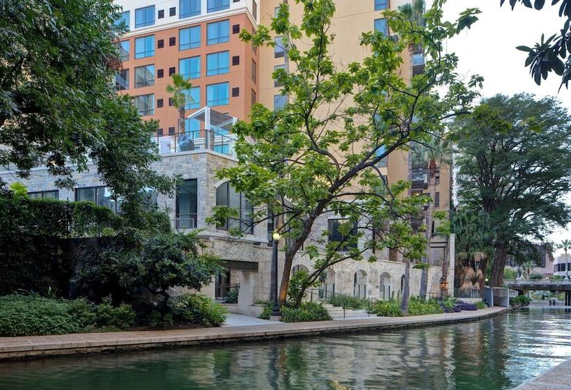 هتل Home2 Suites By Hilton San Antonio Riverwalk