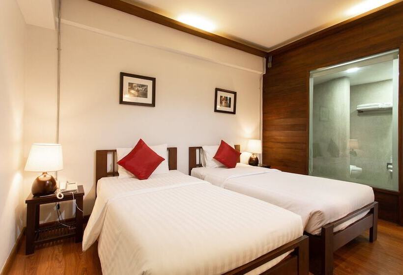 هتل Nightbazaar Inn
