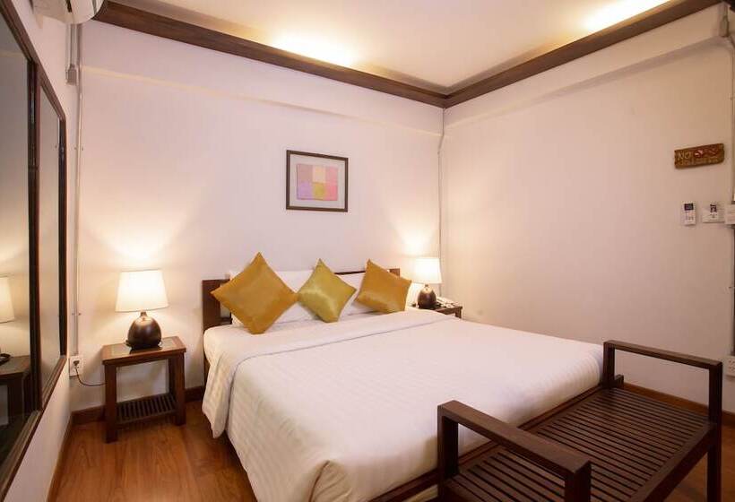 هتل Nightbazaar Inn