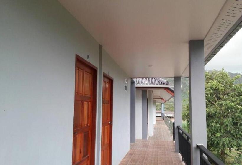 هتل Tamarind Lanta Resort